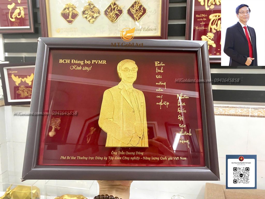 quà tặng lãnh đạo đối tác- ông Trần Quang Dũng- tranh chân dung dát vàng quà tặng lãnh đạo đối tác- ông Trần Quang Dũng- tranh chân dung dát vàng