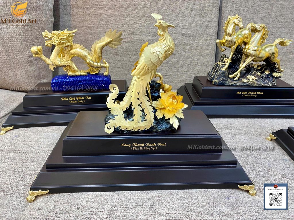 Quà Tặng Đối Tác Cao Cấp Từ Trung Quốc Đến Việt Nam: Bộ Tứ Linh Vật Dát Vàng Từ MT Gold Art quà tặng đối tác nữ- Phạn Thị Hằng Nga- Tượng Phượng Hoàng Dát Vàng