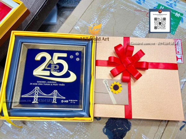 quà tặng kỷ niệm 25 năm ngày thành lập mb bắc sài gòn- tranh thiết kế theo yêu cầu