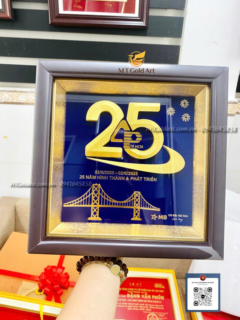 quà tặng kỷ niệm 25 năm thành lập mb bắc sài gòn- tranh thiết kế theo yêu cầu quà tặng kỷ niệm 25 năm thành lập mb bắc sài gòn- tranh thiết kế theo yêu cầu