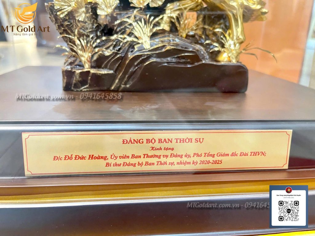 quà tặng lãnh đạo đài truyền hình Việt Nam- tương ngựa chiến thắng quà tặng lãnh đạo đài truyền hình Việt Nam- tượng ngựa chiến thắng dát vàng