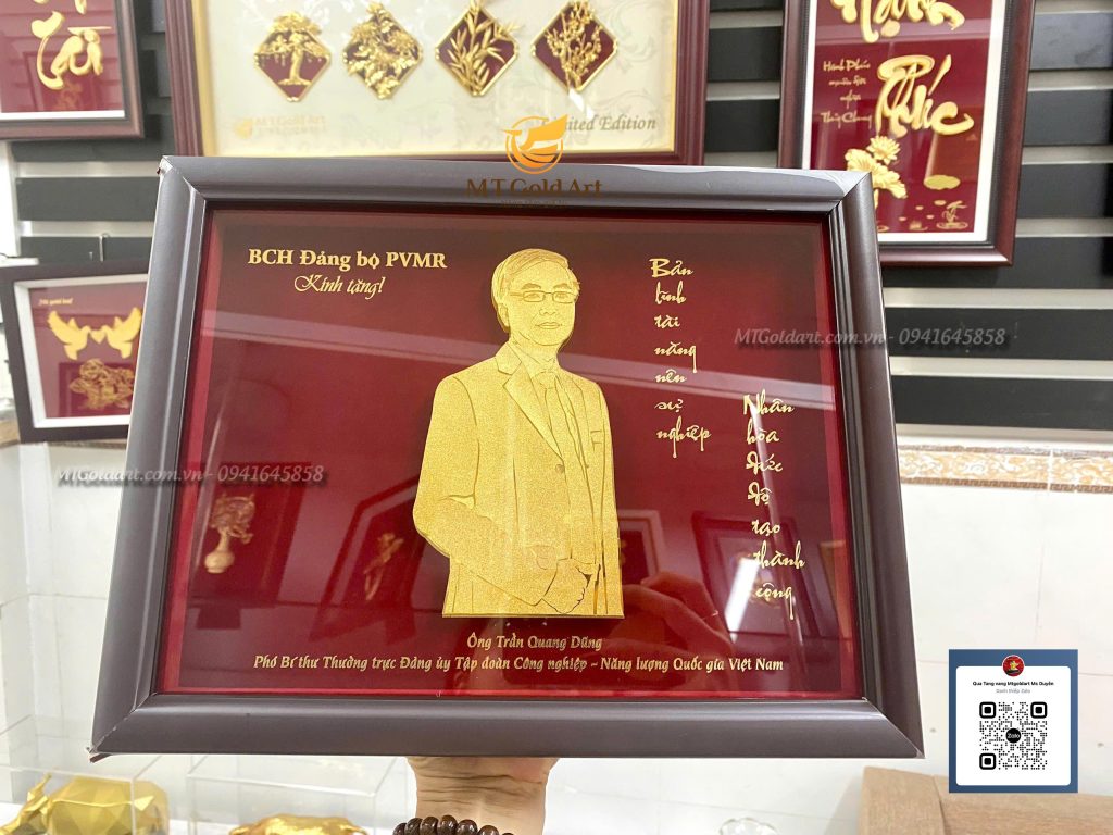 quà tặng lãnh đạo đối tác- ông Trần Quang Dũng- tranh chân dung dát vàng quà tặng lãnh đạo đối tác- ông Trần Quang Dũng- tranh chân dung dát vàng