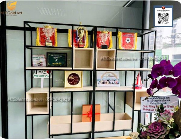 quà tặng sếp ý nghĩa- tranh chữ vượng dát vàng