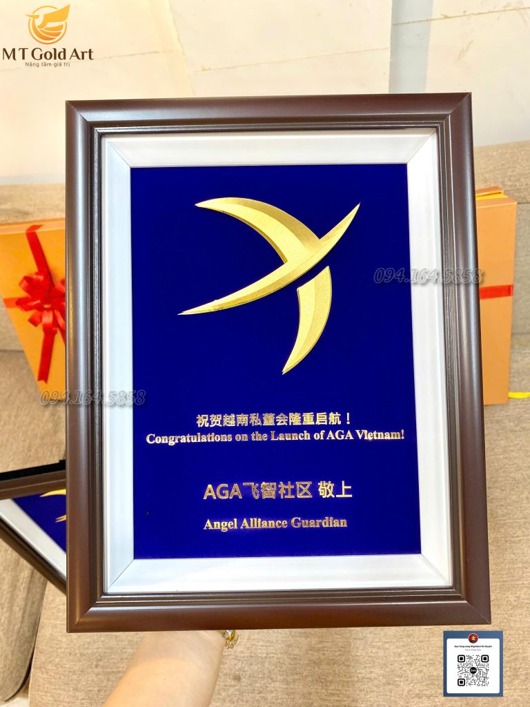 Quà tặng cao cấp cho đối tác- tranh logo công ty AGA dát vàng