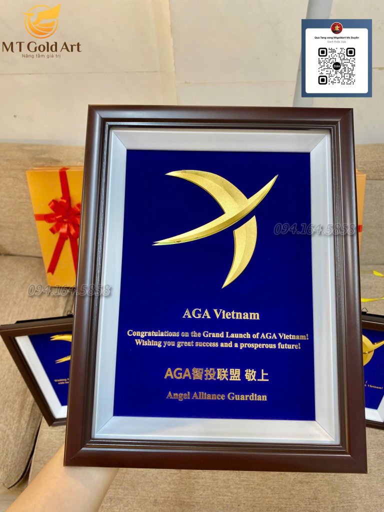 Quà tặng cao cấp cho đối tác- tranh logo công ty AGA dát vàng