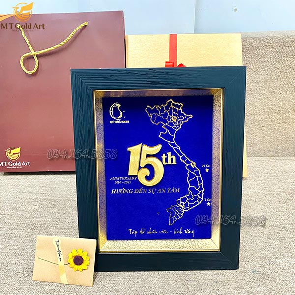 quà 15 năm thành lập đại lý thuế bắc trung nam- tranh thiết kế theo yêu cầu dát vàng