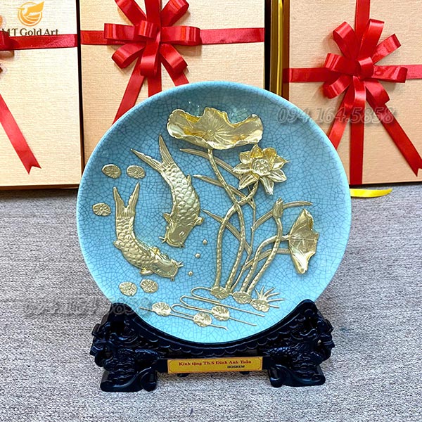 quà tặng lãnh đạo cấp cao bệnh viện - đĩa cá chép hoa sen dát vàng quà tặng lãnh đạo cấp cao bệnh viện - đĩa cá chép hoa sen dát vàng