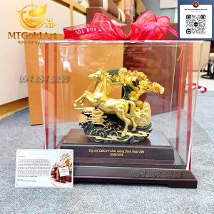Tượng ngựa dát vàng - Quà tặng sinh nhật sếp