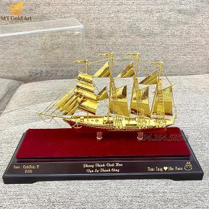 quà tặng đồng nghiệp cao cấp- mô hình thuyền mạ vàng