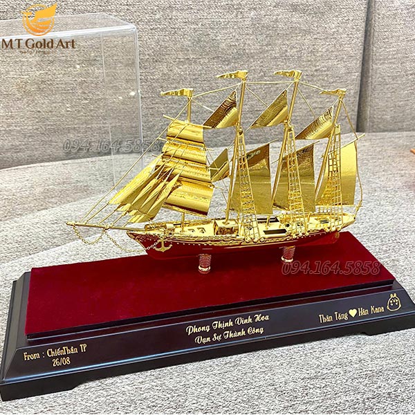 quà tặng đồng nghiệp cao cấp- mô hình thuyền mạ vàng