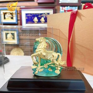 quà tặng cao cấp, ý nghĩa- tượng ngựa chiến thắng dát vàng