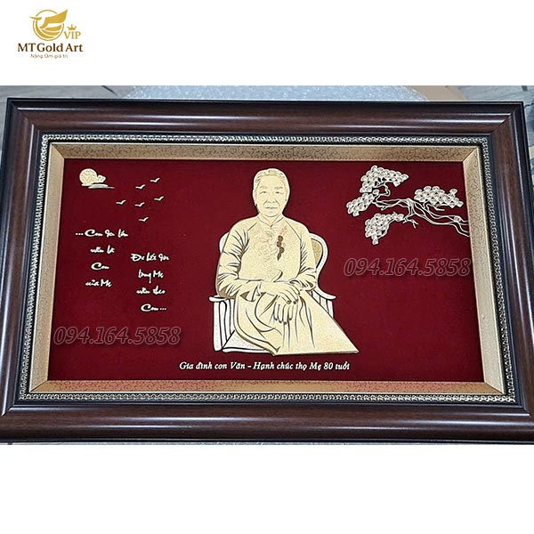 Quà mừng thọ mẹ 80 tuổi- tranh chân dung mẹ dát vàng 24k