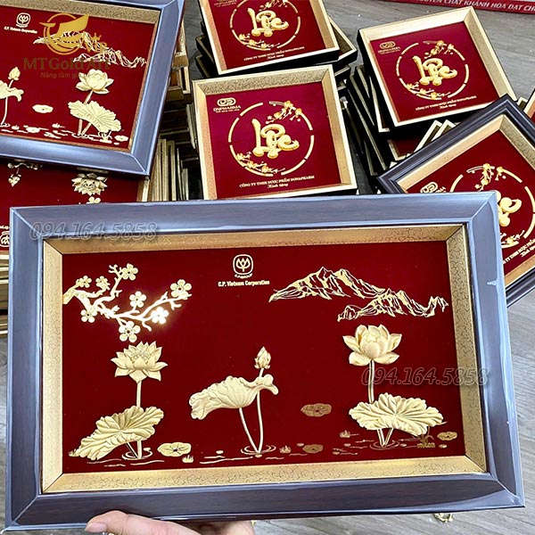 quà tết đại lý 2026- CP Việt Nam- tranh hoa sen dát vàng