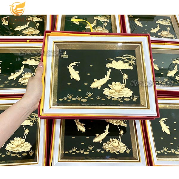 Quà Tết Đối Tác Khách Hàng Cao Cấp: Chiêm Ngưỡng Đơn Hàng 80 Tranh Cá Chép Hoa Sen Dát Vàng Độc Quyền Cho PV GAS quà tết đối tác khách hàng- PV GAS- tranh cá chép hoa sen dát vàng