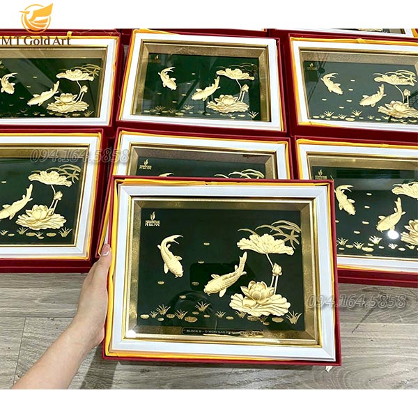Quà Tết Đối Tác Khách Hàng Cao Cấp: Chiêm Ngưỡng Đơn Hàng 80 Tranh Cá Chép Hoa Sen Dát Vàng Độc Quyền Cho PV GAS quà tết đối tác khách hàng- PV GAS- tranh cá chép hoa sen dát vàng