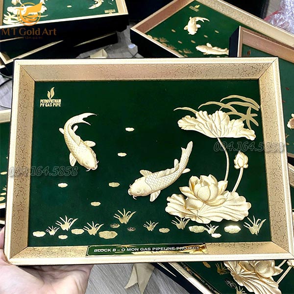 quà tết đối tác khách hàng- PV GAS- tranh cá chép hoa sen dát vàng quà tết đối tác khách hàng- PV GAS- tranh cá chép hoa sen dát vàng