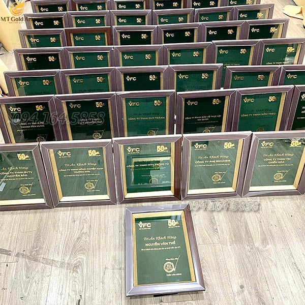 quà tết tri ân khách hàng-VFC- tranh thiết kế dát vàng