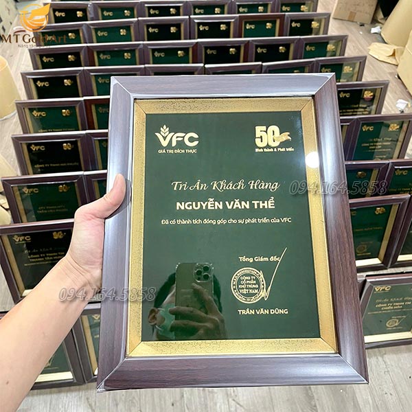 quà tết tri ân khách hàng-VFC- tranh thiết kế dát vàng