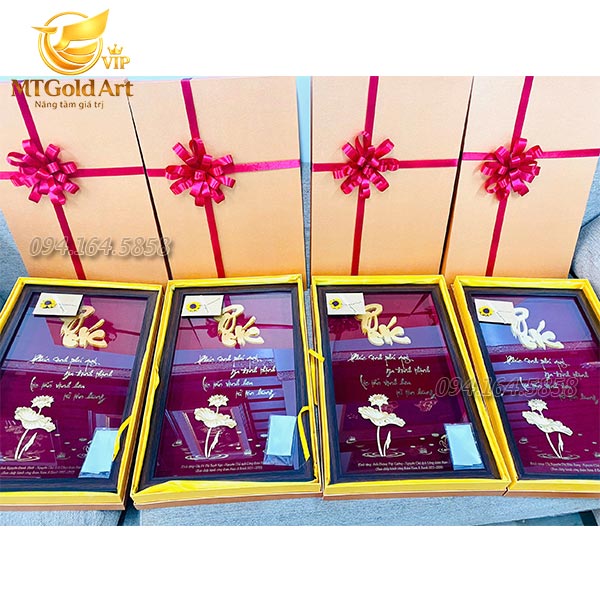 Quà tết tặng lãnh đạo nam á bank- tranh chữ phúc hoa sen dát vàng