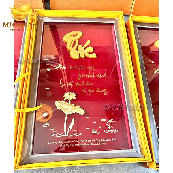 Quà tết tặng lãnh đạo nam á bank- tranh chữ phúc hoa sen dát vàng