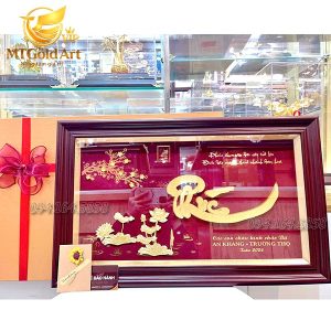 Quà mừng thọ Bà- Tranh chữ phúc hoa sen dát vàng