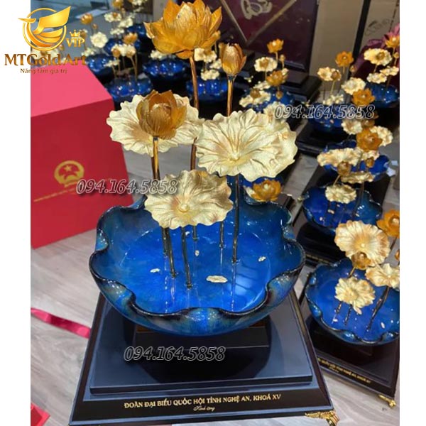 Quà lưu niệm đại hội tỉnh nghệ an- chậu hoa sen dát vàng