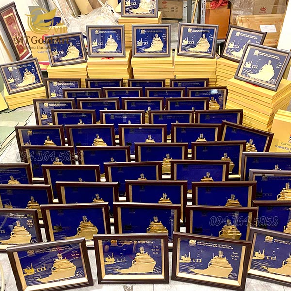 Quà tết tặng khách hàng doanh nghiệp 2026-Liên Doanh Việt- Nga- tranh thuyền thuận buồm xuôi gió