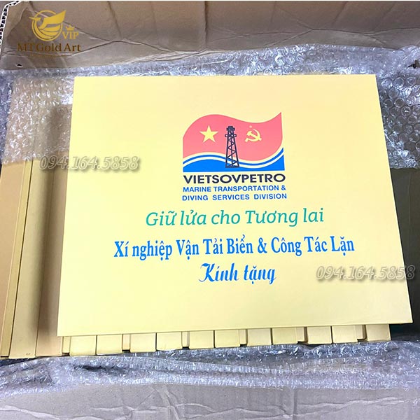 Quà tết tặng khách hàng doanh nghiệp 2026-Liên Doanh Việt- Nga- tranh thuyền thuận buồm xuôi gió