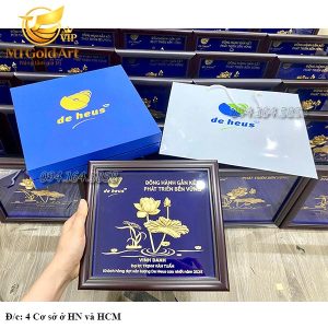 Quà tết tặng đại lý- tranh hoa sen dát vàng