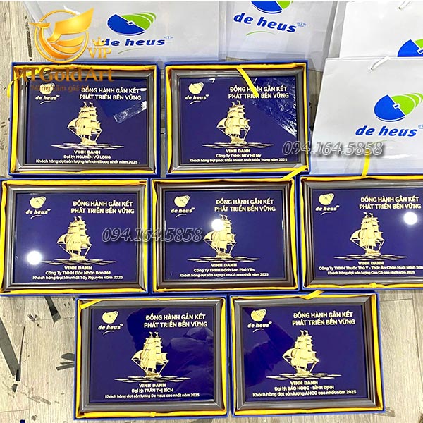 Quà tết tặng đại lý- tranh thuyền buồm dát vàng