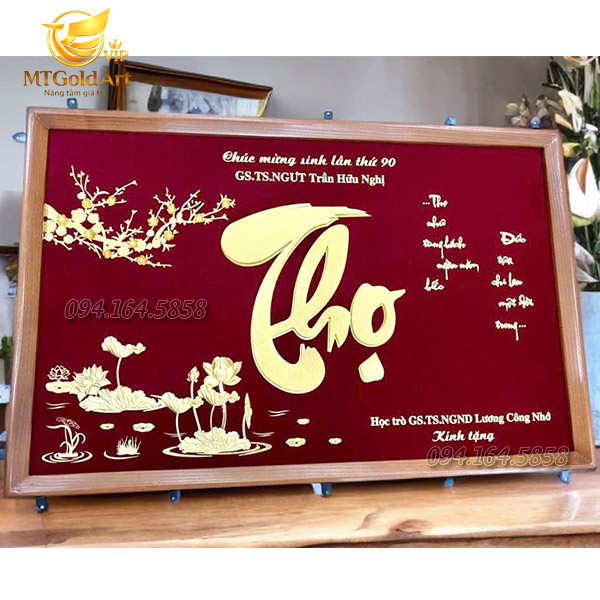 Quà mừng thọ Thầy giáo tuổi 90 - Tranh chữ thọ hoa sen dát vàng