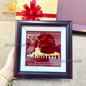 Quà tặng đối tác Hàn Quốc- tranh chợ bến thành dát vàng mtgoldart