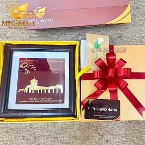 qua tang doi tac nuoc ngoa NAVIVA GROUP tranh cho ben thanh dat vang1