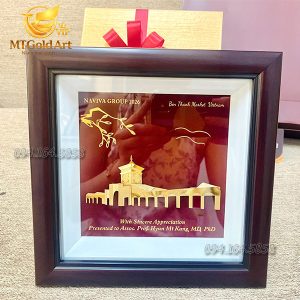 Quà tặng đối tác Hàn Quốc- tranh chợ bến thành dát vàng mtgoldart
