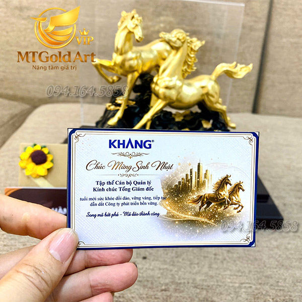 Quà tặng sinh nhật tổng giám đốc- tượng song mã dát vàng