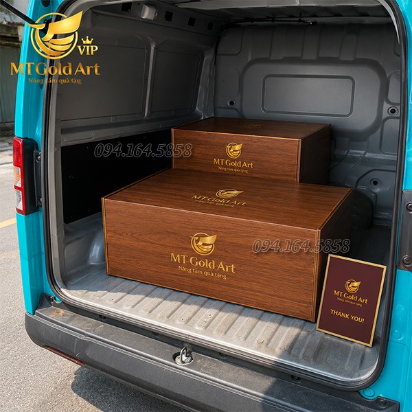 Quy trình đóng gói quà tặng cao cấp an toàn tại quà vàng MT Gold Art