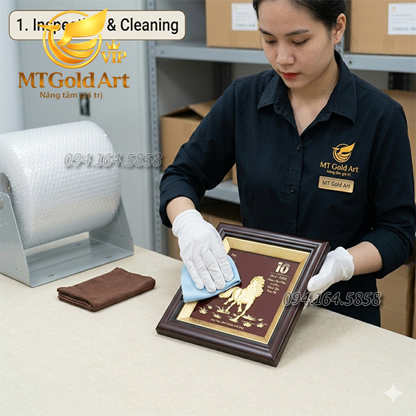 Quy trình đóng gói quà tặng cao cấp an toàn tại quà vàng MT Gold Art