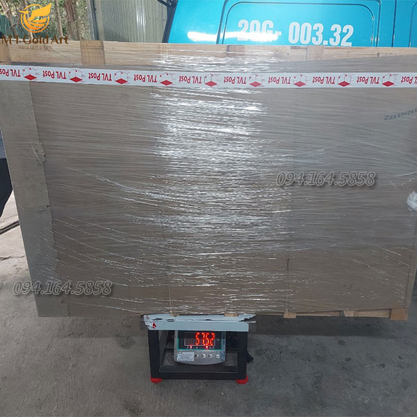 Quy trình đóng gói quà tặng cao cấp an toàn tại quà vàng MT Gold Art