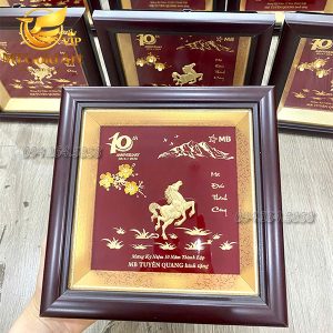 Quà tri ân nhân viên 10 năm thành lập MB chi nhánh Tuyên Quang- tranh ngựa mã đáo thành công