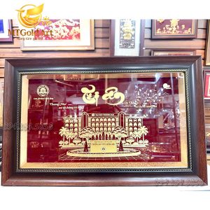Tranh chu tri an dai hoc thuong mai qua tang thay co dip khai giang2