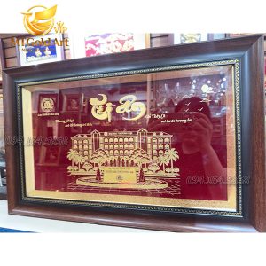 Tranh chu tri an dai hoc thuong mai qua tang thay co dip khai giang3