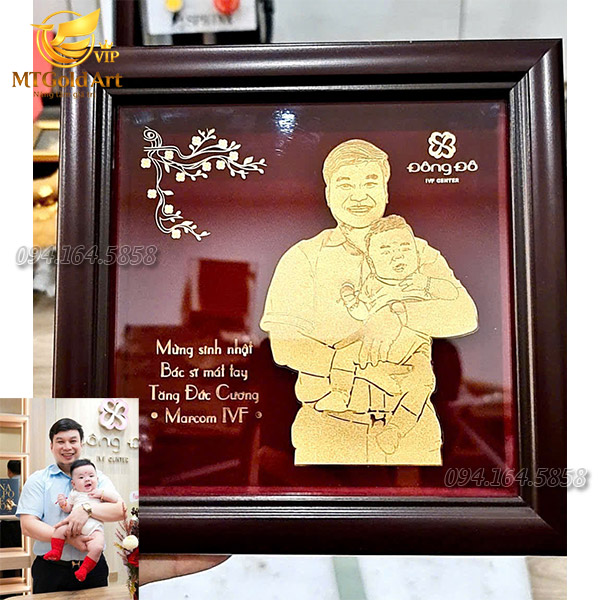 Quà tặng bác sĩ Tăng Đức Cường- tranh chân dung bác sĩ dát vàng