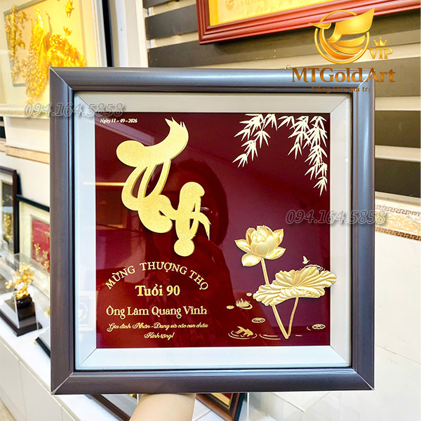 Tranh chữ thọ hoa sen dát vàng - quà mừng thọ 90 tuổi Tranh chữ thọ hoa sen dát vàng - quà mừng thọ 90 tuổi